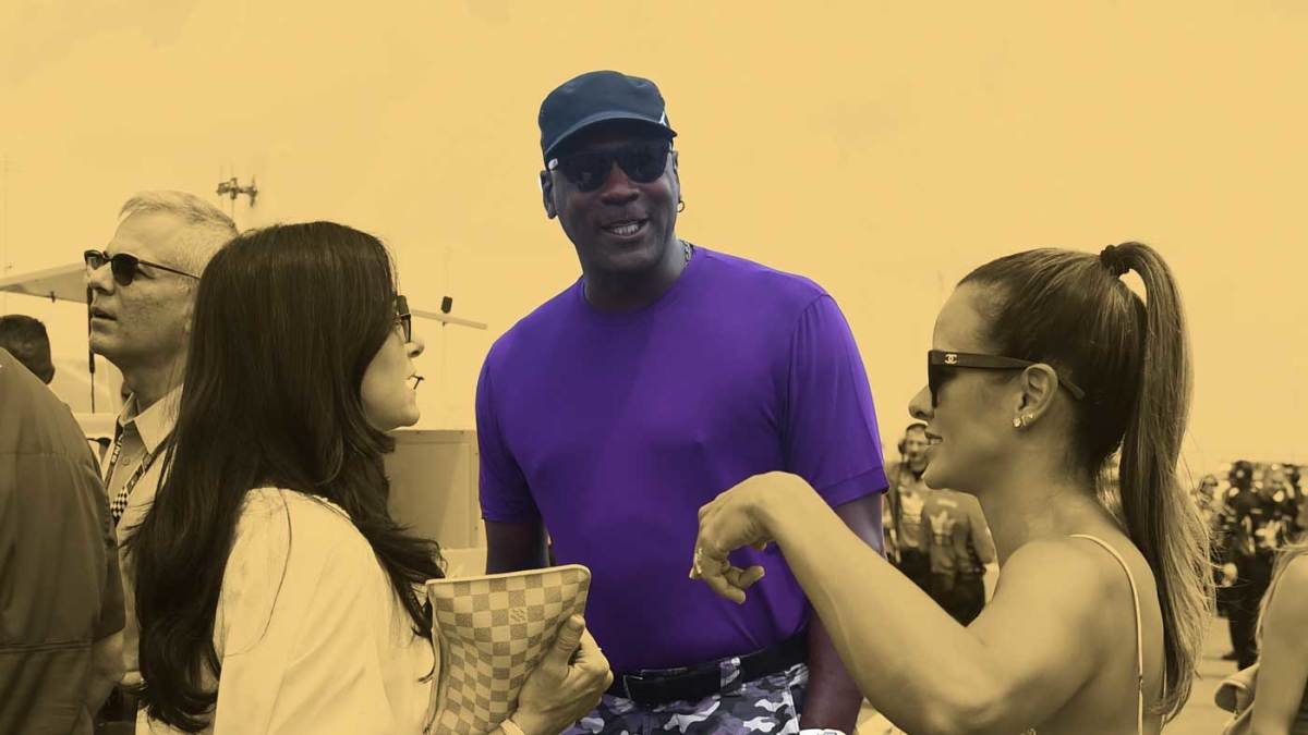 Michael Jordan on an autograph event that nearly cost him his life: “Tables were breaking, and little kids were getting pressed up”