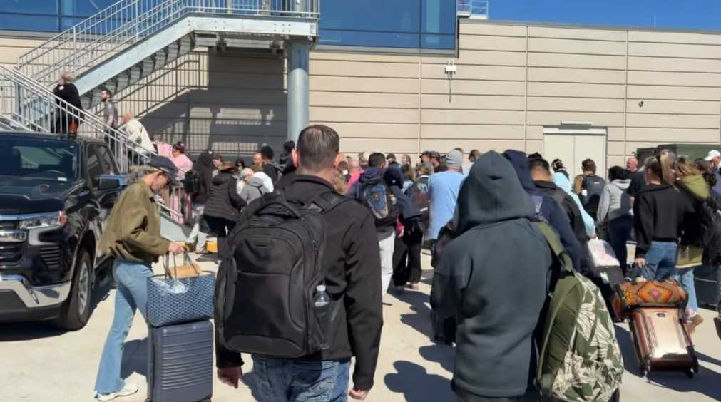 Passengers return to Kansas City International Airport terminal after FBI determines threat was not credible