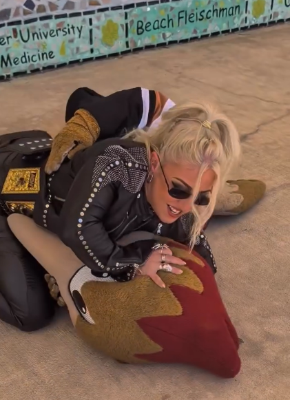 Tweets of the week: Thekla slams hockey mascot, Ryback’s homemade dog food, more!